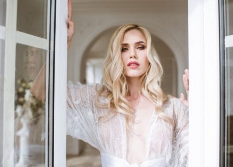 demo-attachment-1257-fashionable-female-portrait-of-cute-lady-in-white-PTEE8YH